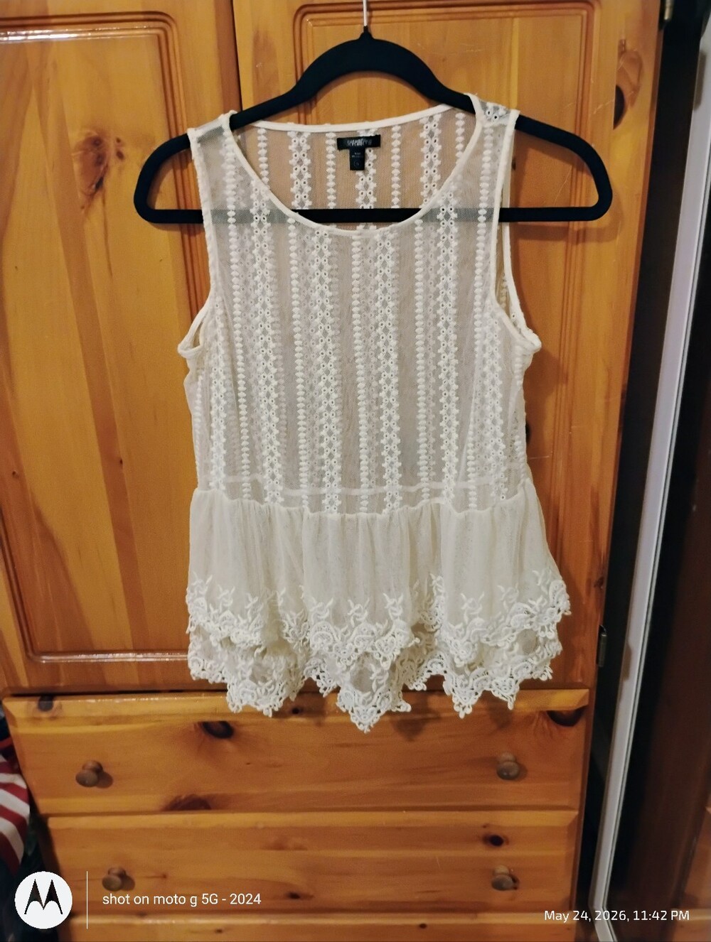 Forever 21 Cream Lace Sleeveless Blouse